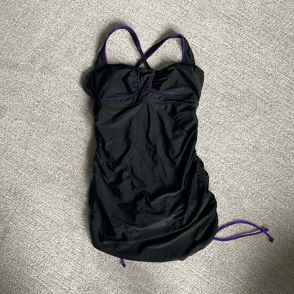 Athleta maternity side ruched cross back one piece skirted swimsuit size 34 b/c